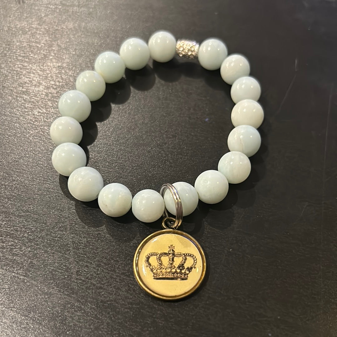 Pale blue gemstones w/Metal bubble Queen charm