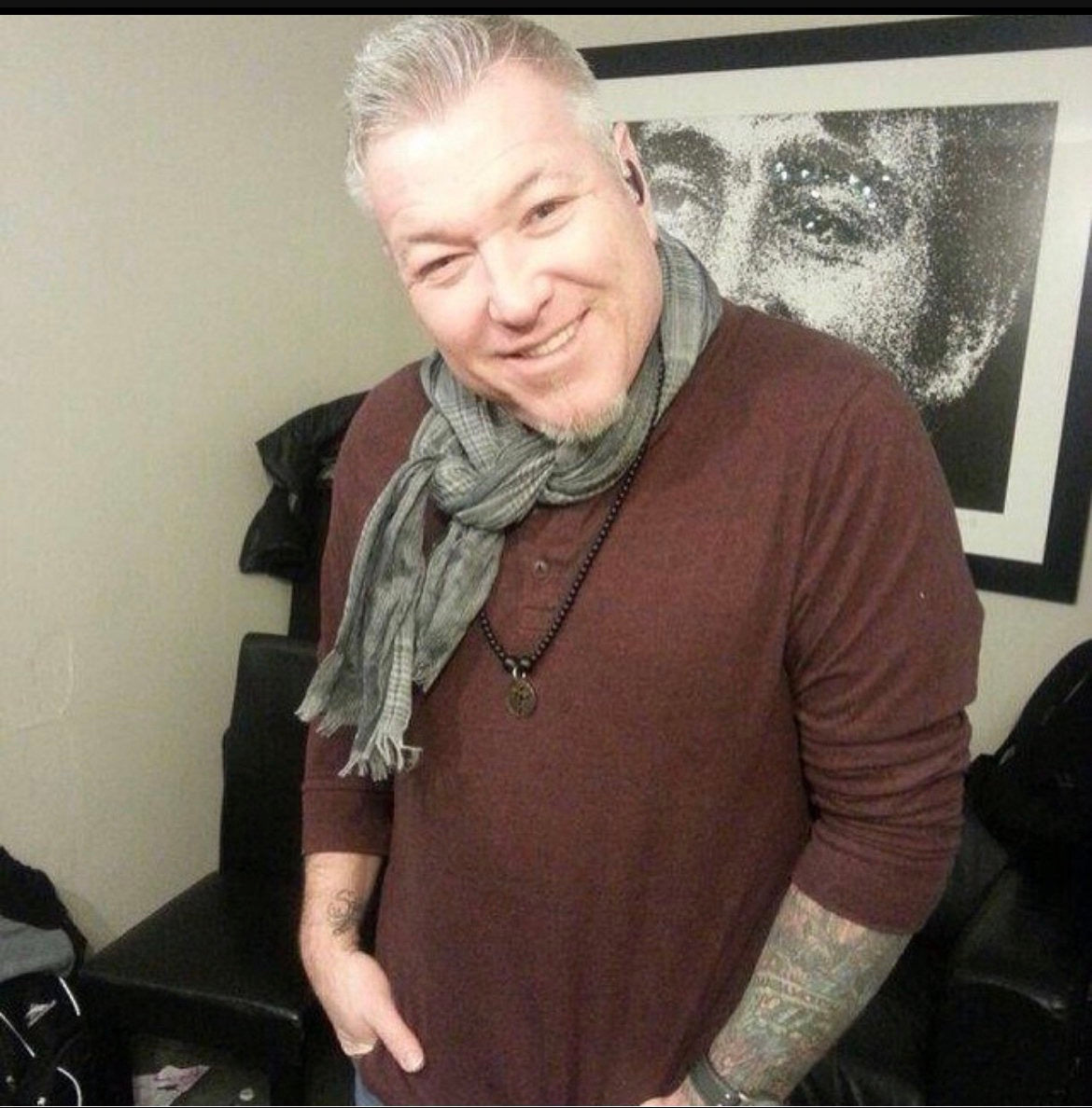 “Steven Harwell” Former lead singer “Smash Mouth” wearing blk matte stones w/dagger bronze metal medallion necklace (Rip)