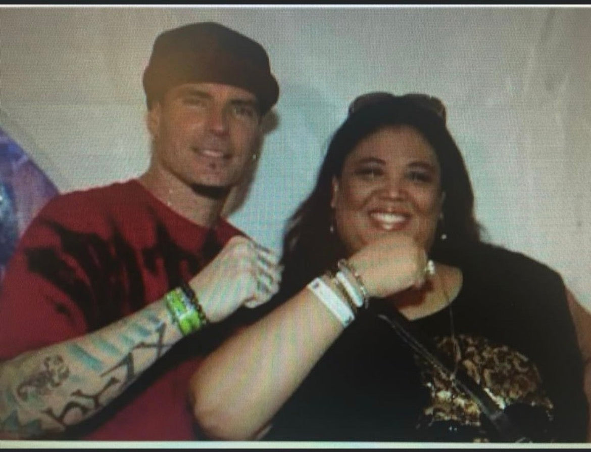 “Vanilla Ice” wearing black matte w/Dragon Vein bracelet (Alabama)