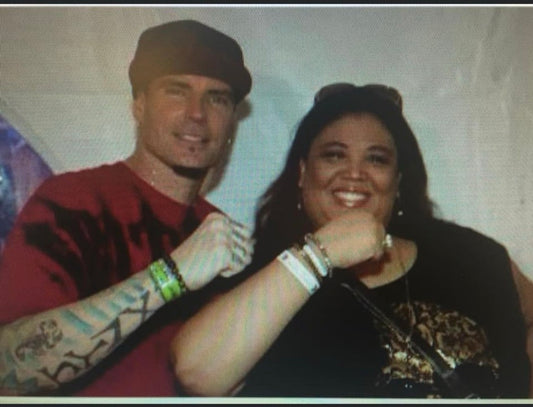 “Vanilla Ice” wearing black matte w/Dragon Vein bracelet (Alabama)