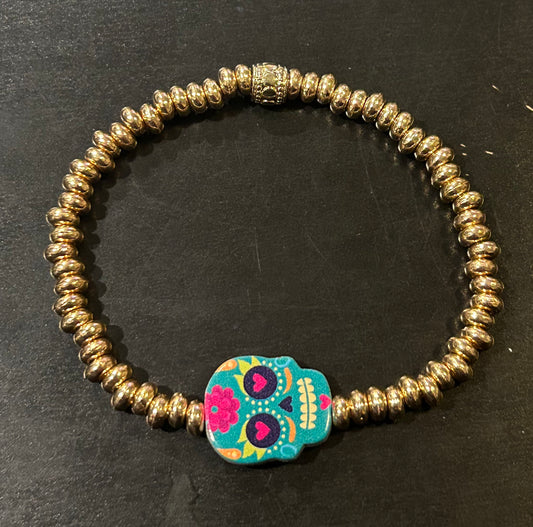 Mini gold beads w/Turquoise & hot pink sugar skull stretch bracelet