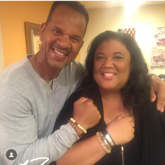 “Andre’ Reed” (Hall of Fame, Buffalo Bills) wearing 2 brown wooden & tiger eyes bracelets