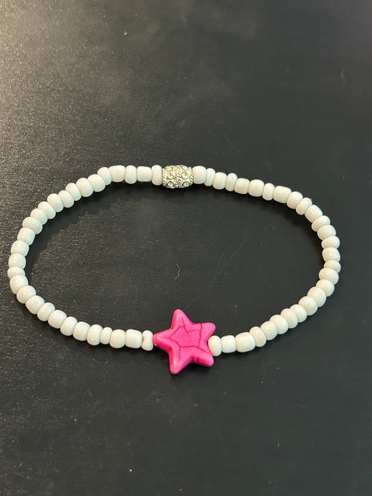 Mini seed white beads w-hit pink crackled star